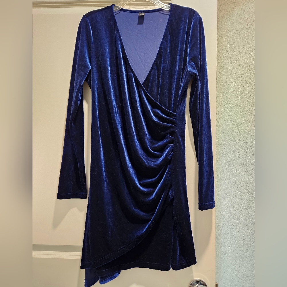 Elegant Velvet Long Sleeve Dress